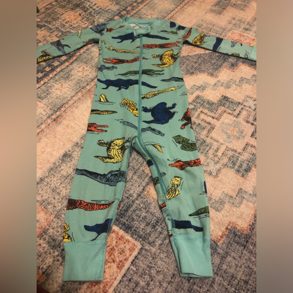 Hannah Andersson 2T pajama, alligator print